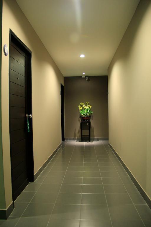 Shooters Guesthouse Pattaya Bagian luar foto